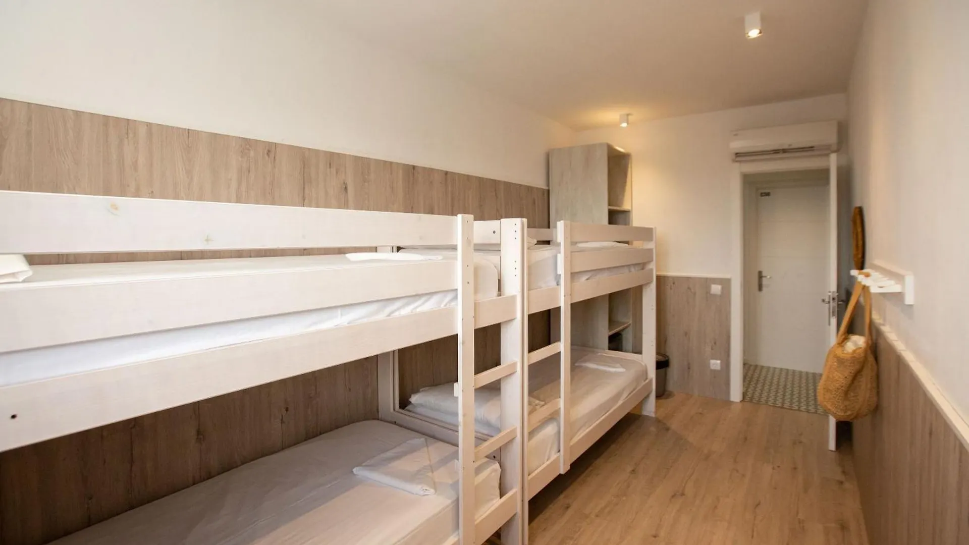 Camping 3 Estrellas Gava 2*,  Spain